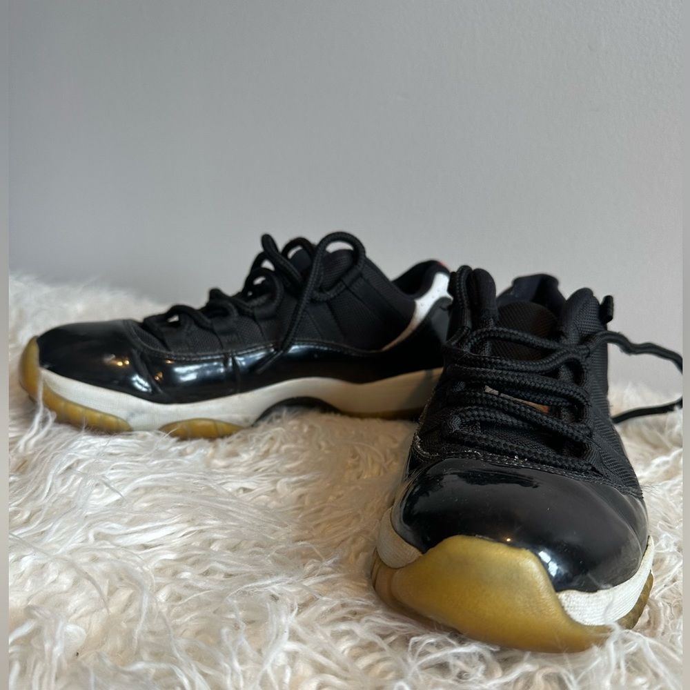 Nike Air Jordan 11s low. Size 8